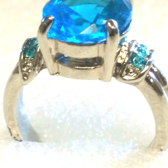 Blue topaz silver ring - Picture 5 of 9